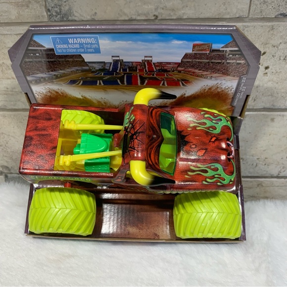 MONSTER JAM 1/24 SCALE ZOMBIE INVASION EL TORO LOCO 2024 SPIN MASTER - Picture 7 of 7